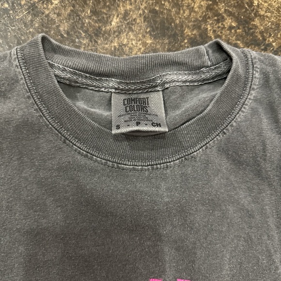 Comfort Colors Charcoal Tee with Pink Eclipse Graphic - Picture 2 of 4